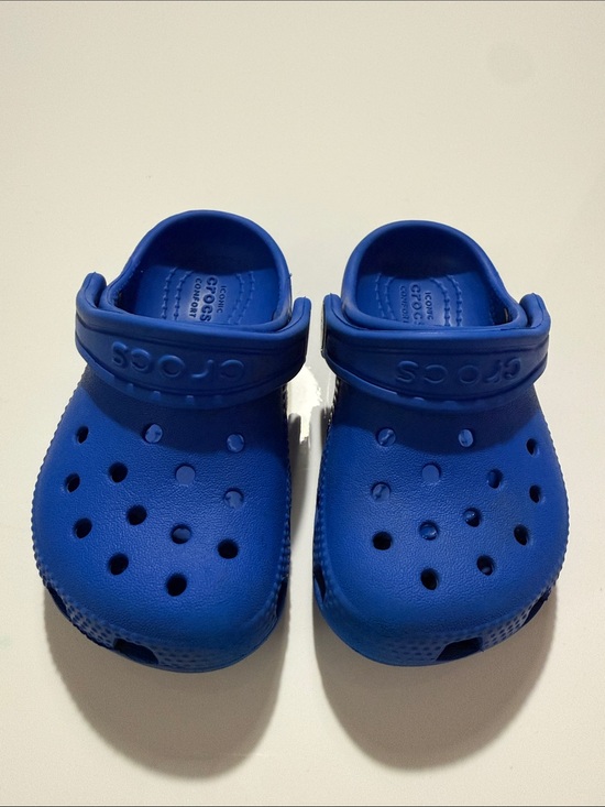 CROCS Other - CROCS Kids Classic Clog in Royal Blue Size C7